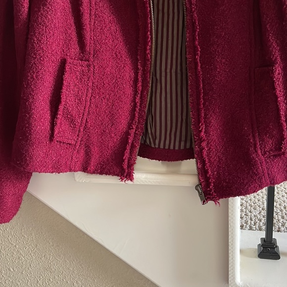 CAbi #530 Blazer Jacket Britt Boucle Merlot Blazer Burgundy Red Wool Blends Sz 6 - Picture 8 of 12